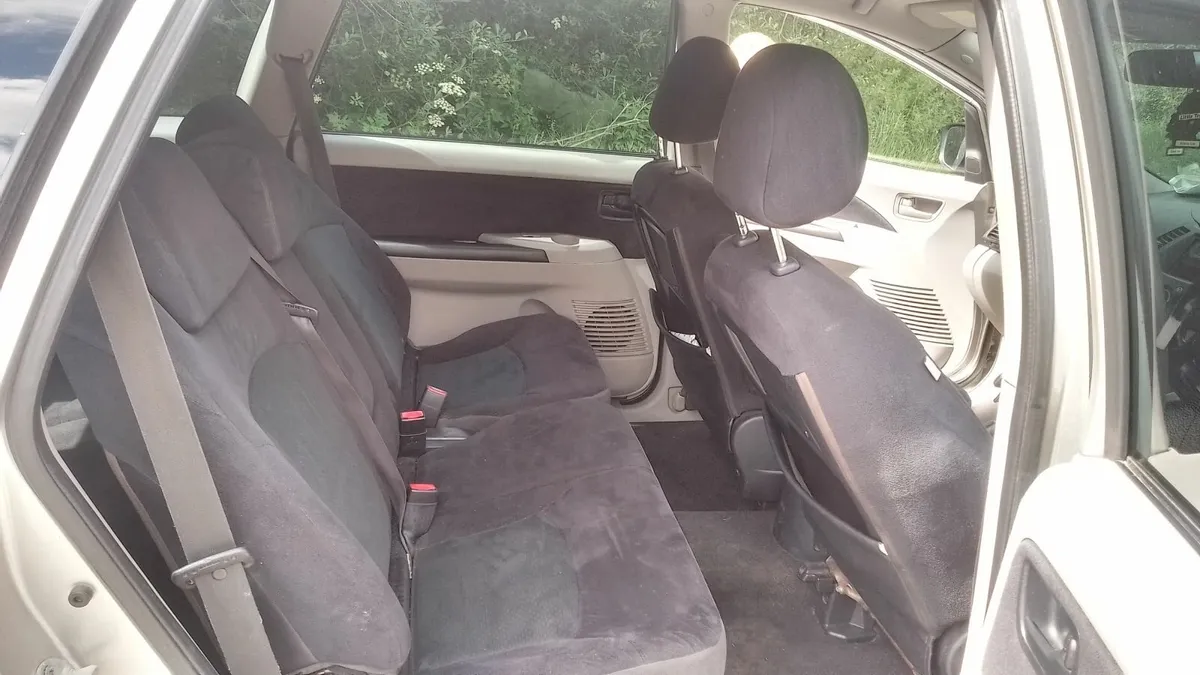 Mitsubishi Grandis 2010 - Image 4