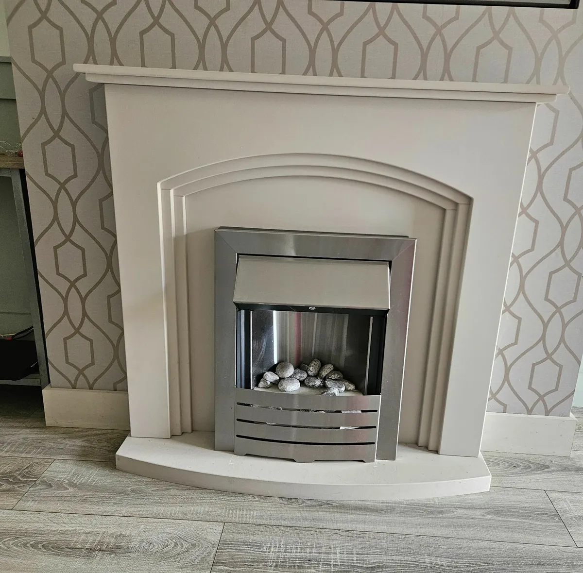 Electric fire and fire place cream - Image 1