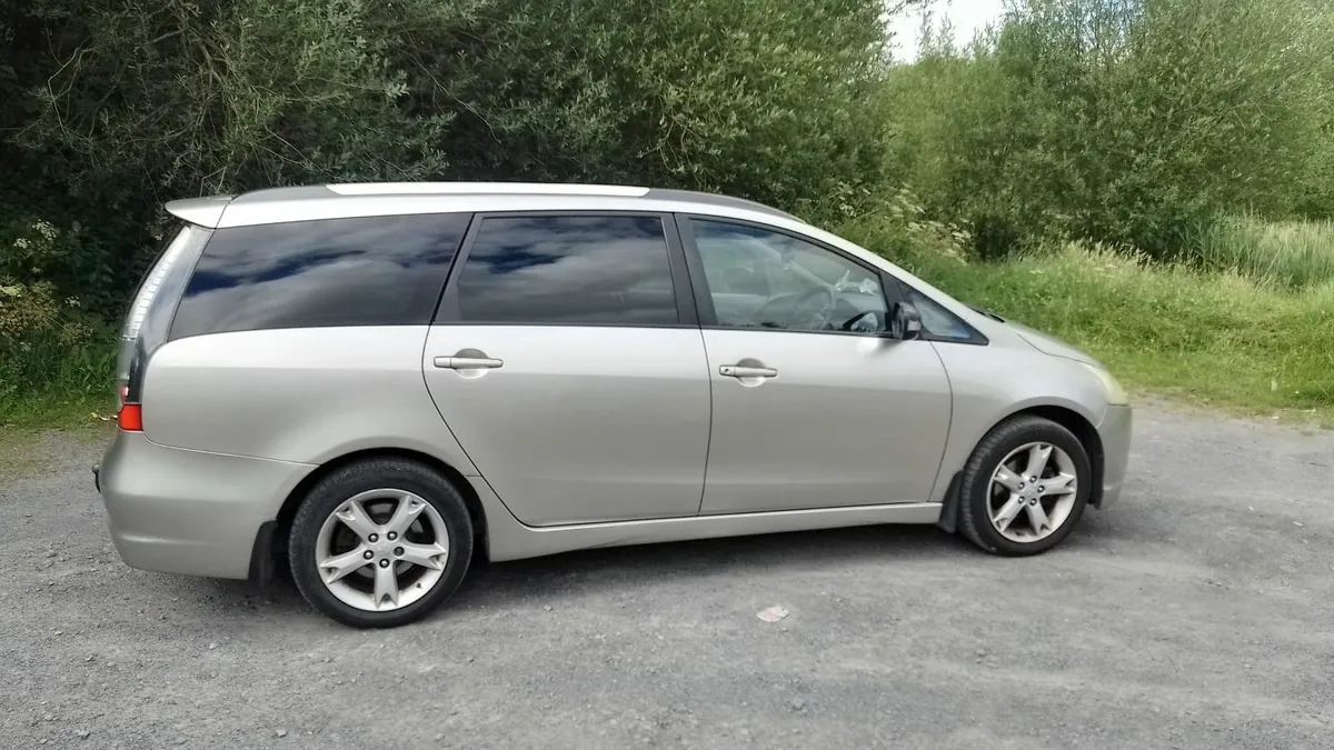 Mitsubishi Grandis 2010 - Image 1