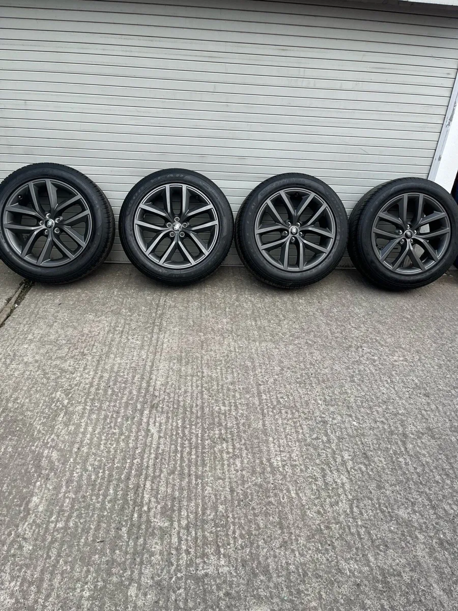 Range Rover Alloys - Image 1