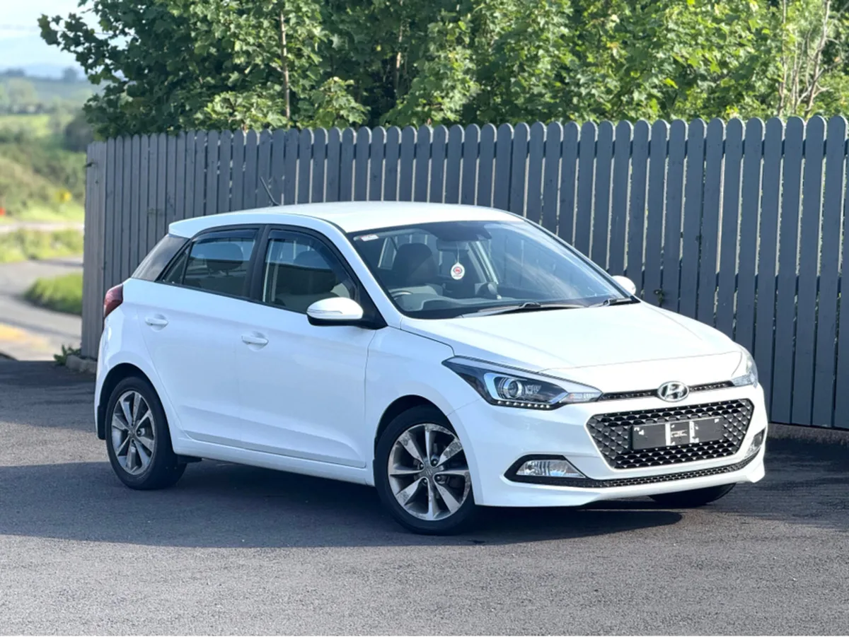 Hyundai i20 2015 Hyundai i20 Deluxe CRUISE, PARKIN - Image 2