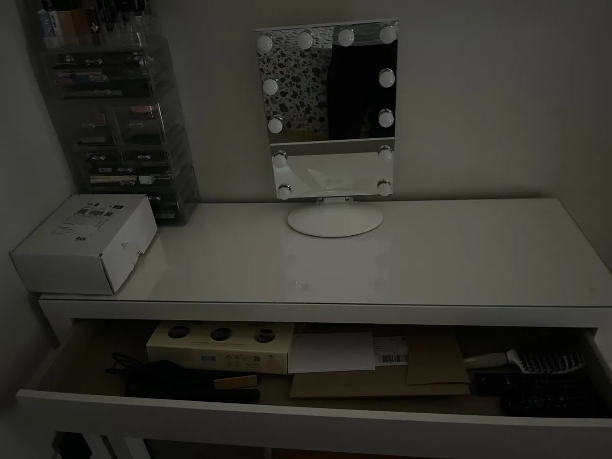 Makeup Table