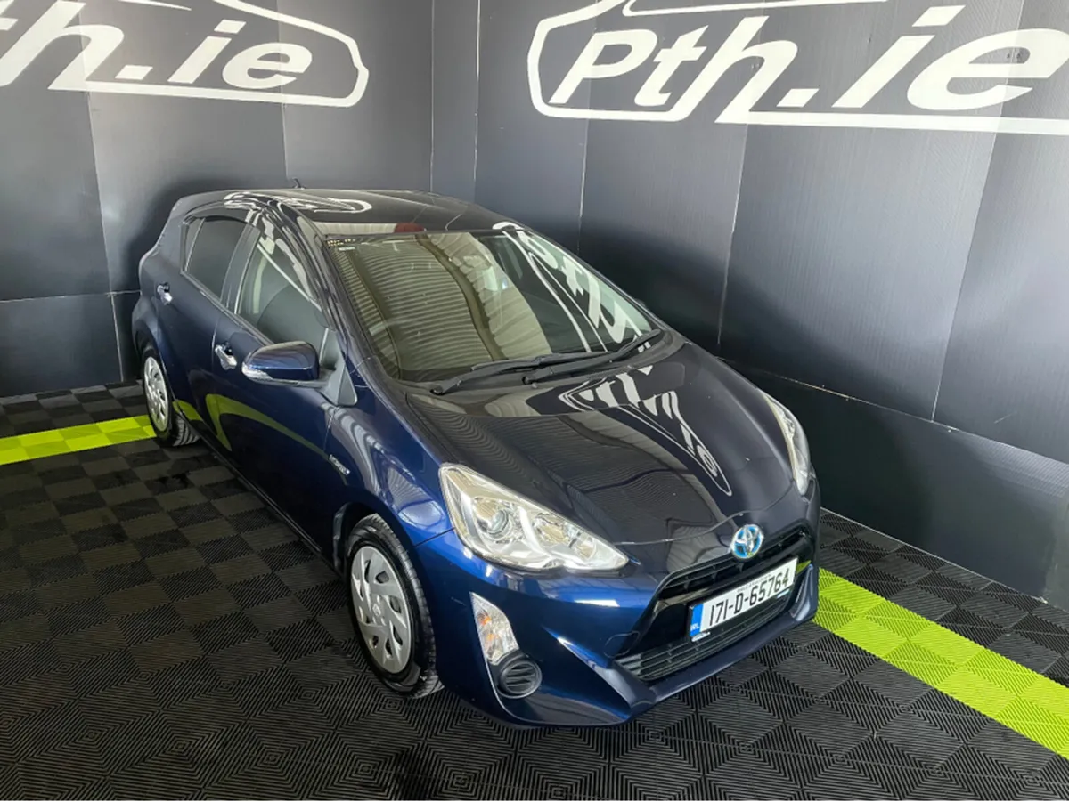 Toyota Aqua HYBRID - Image 1