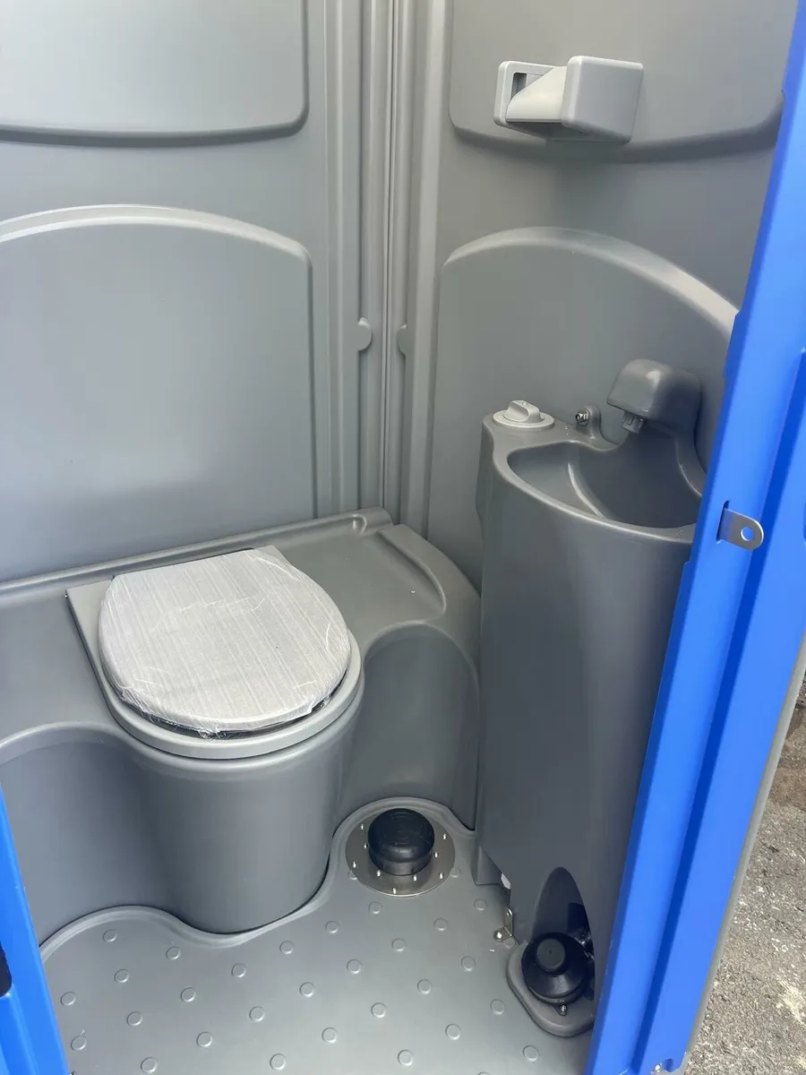 Toilet - Image 3