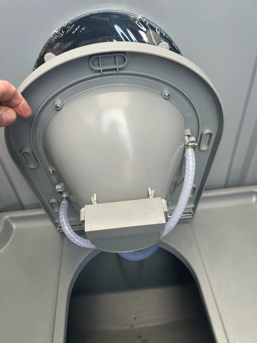 Toilet - Image 4