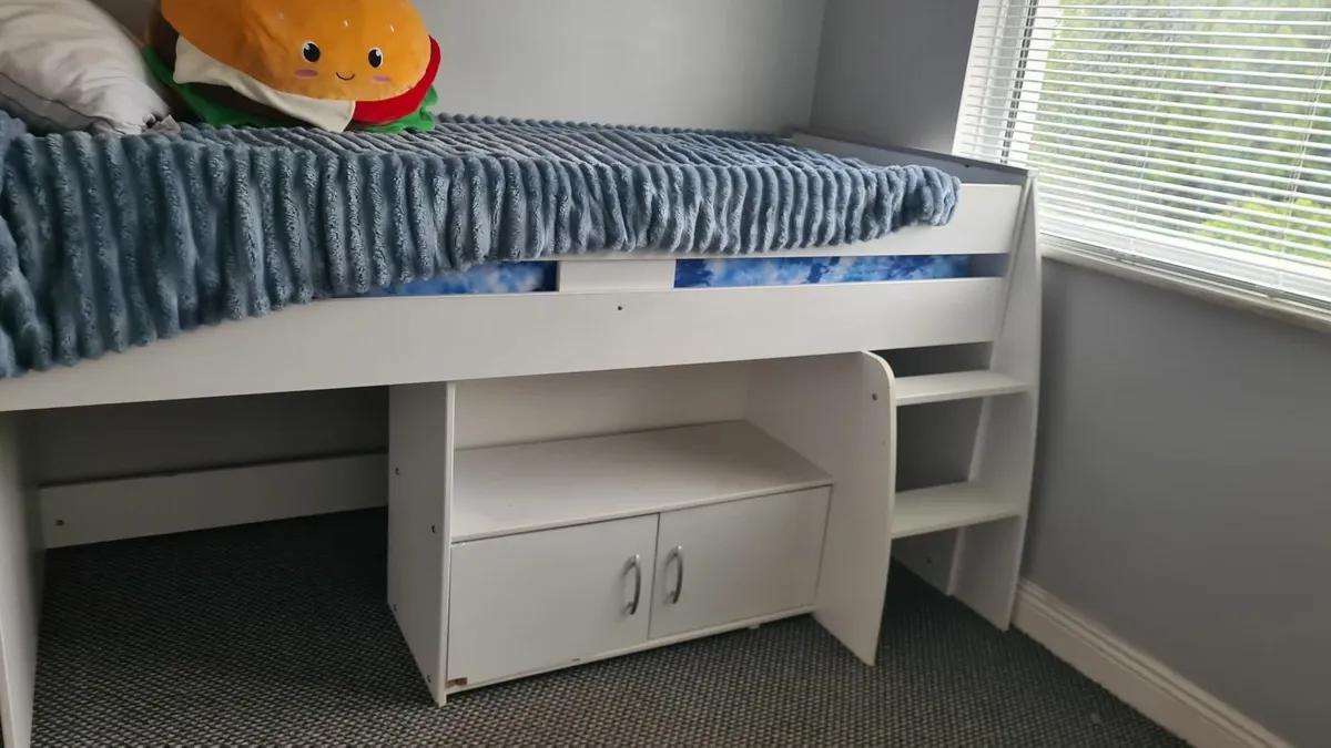 Bed - Image 2