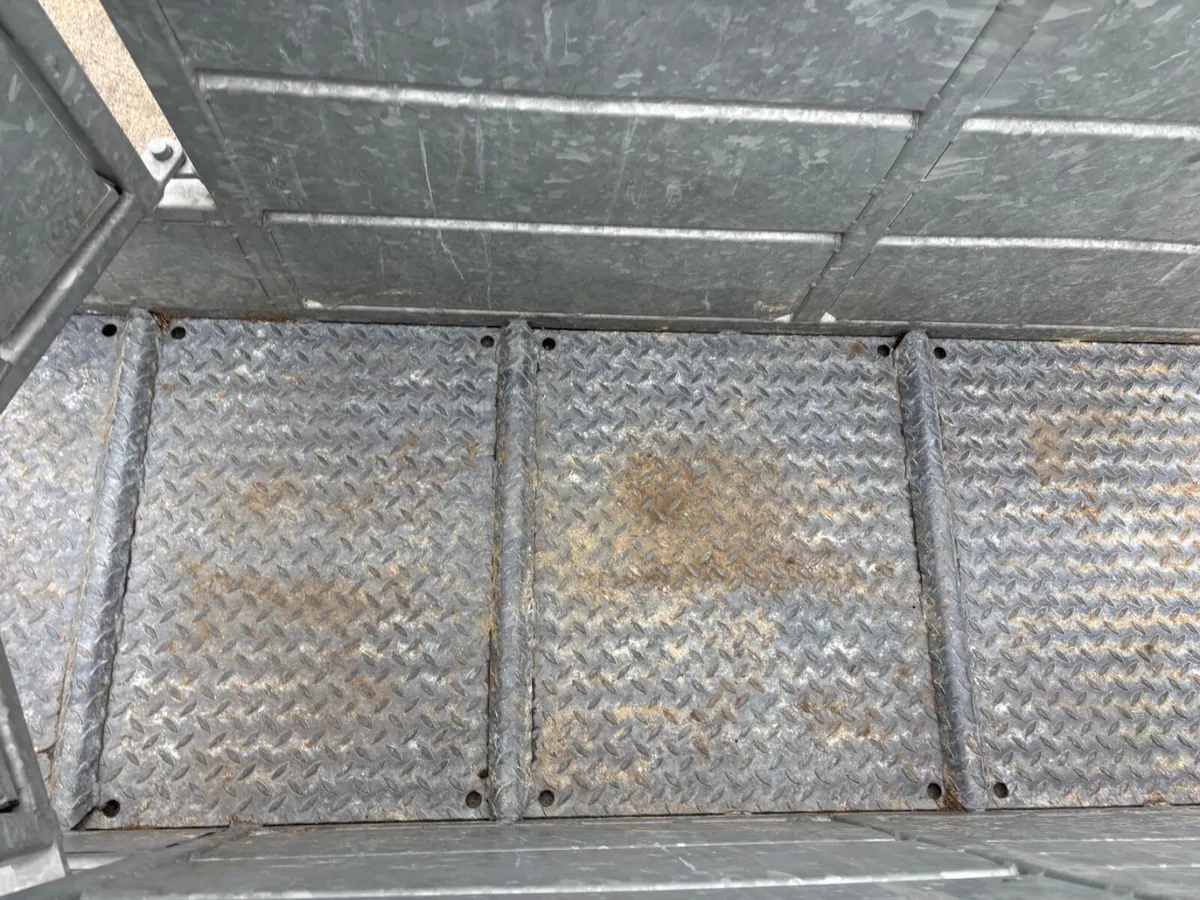 IAE Galvanised Mobile Cattle crush - Image 4