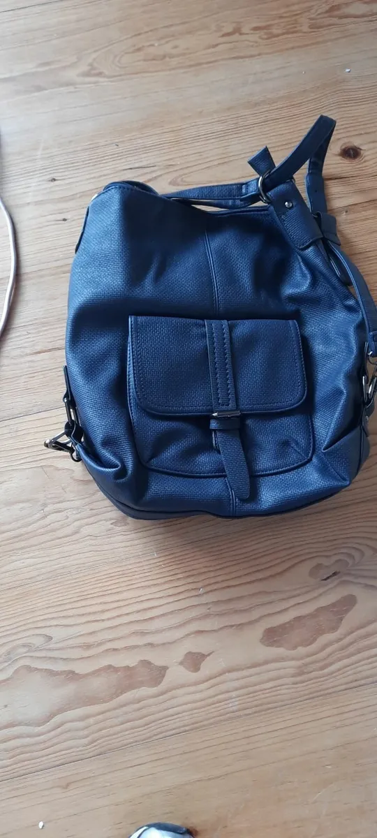 Guess small phone holder bag- New - Image 2