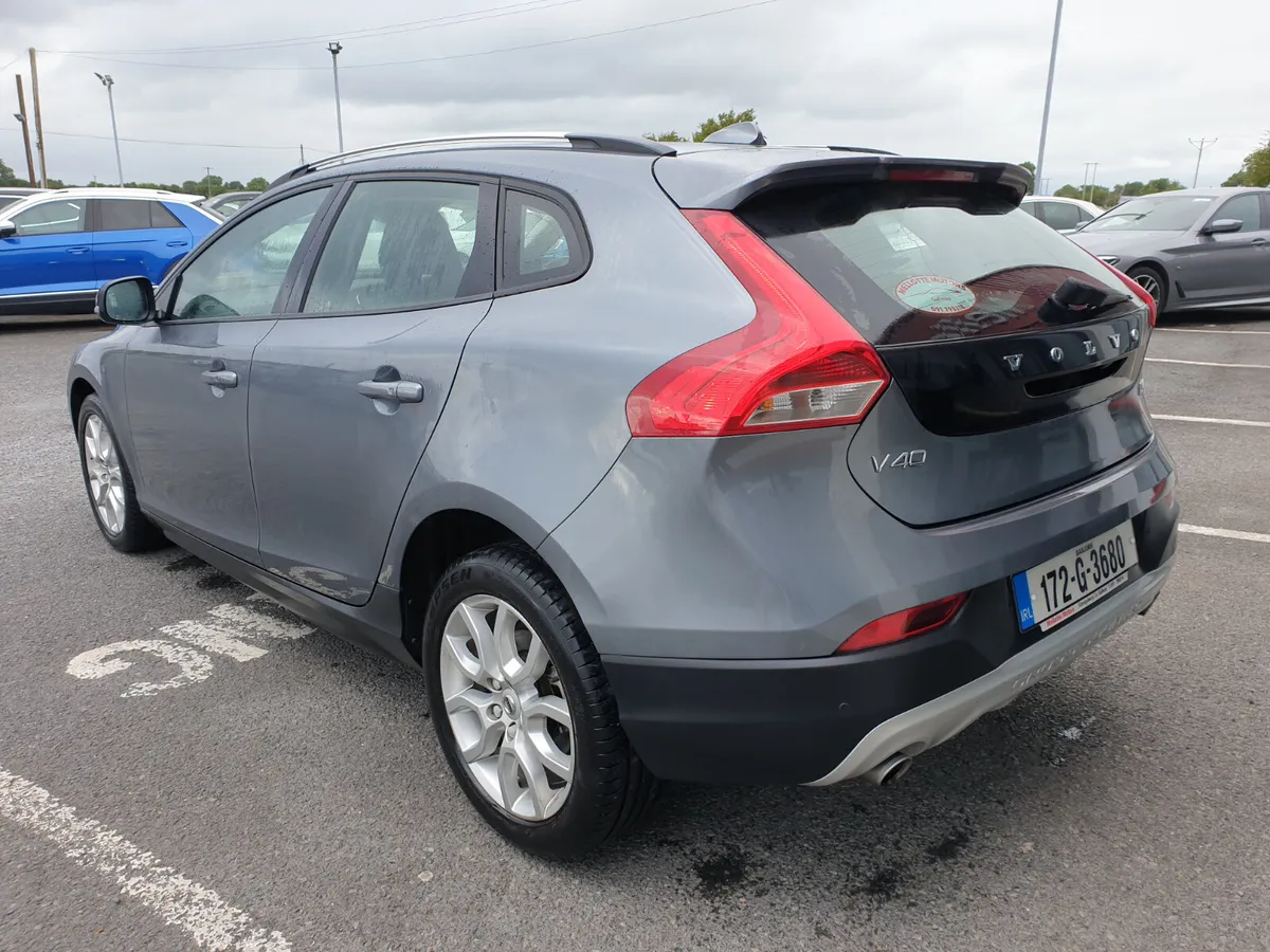 Volvo V40 2.0D DESIGN AUTO - Image 4