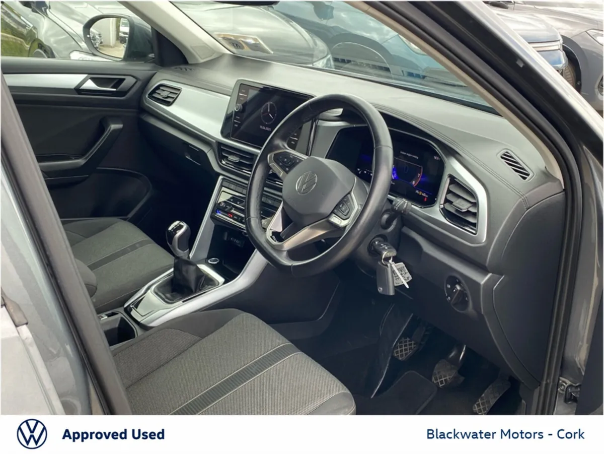Volkswagen T-Roc 1.0TSI 110BHP LIFE WITH REAR VIEW - Image 4