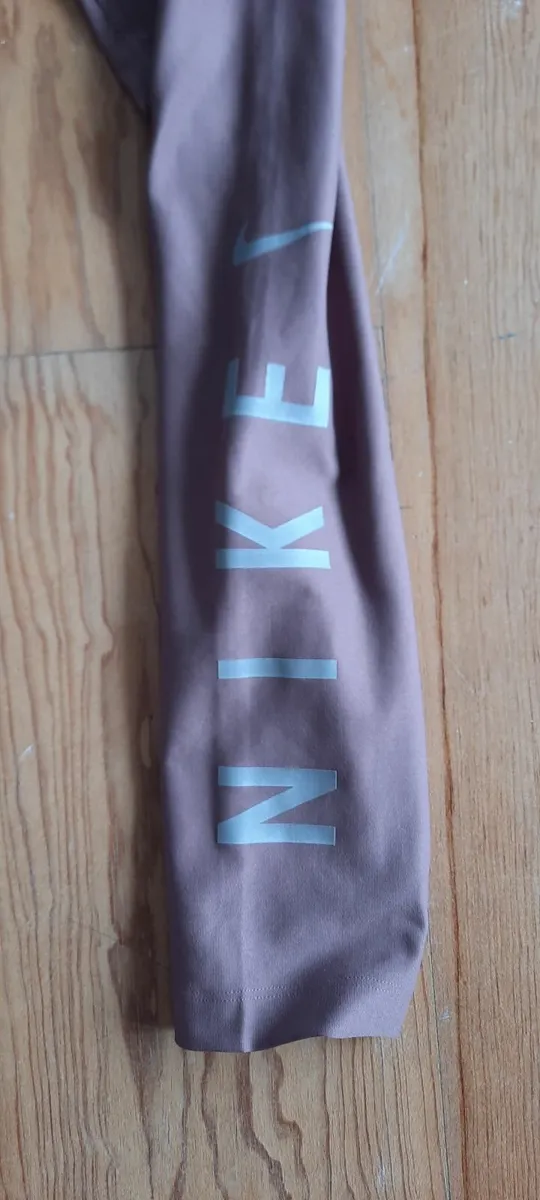 NIKE- Dri- Fit size M leggings - as new - Image 2