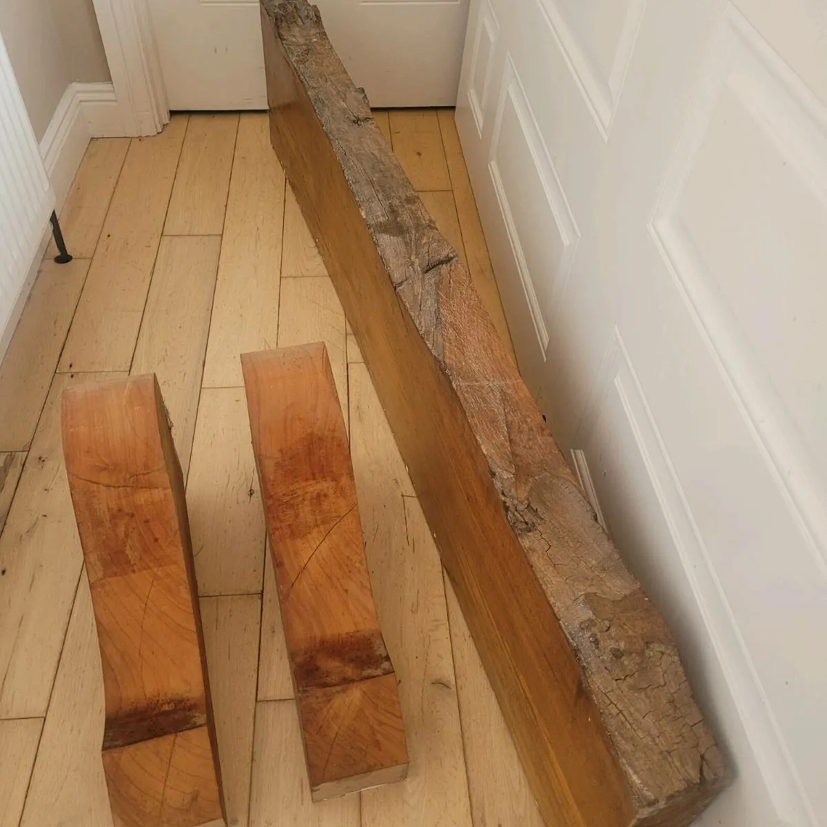 IRISH ELM MANTLE - Image 1