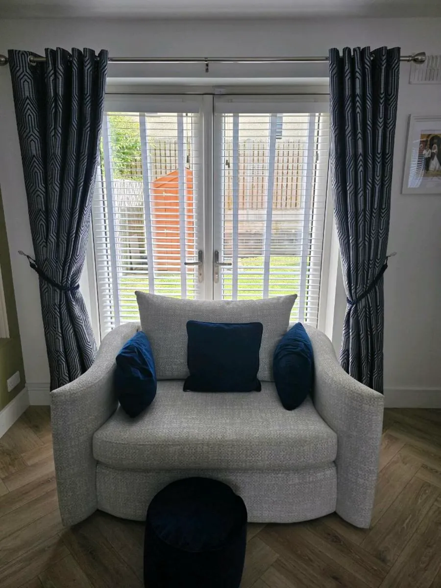 Curtains - Image 4
