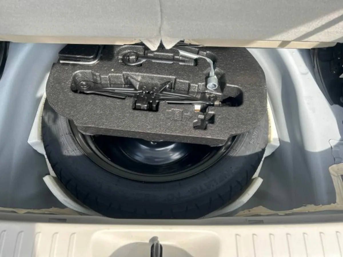 TOYOTA PRIUS ALPHA/ PLUS  7 SEATER - Image 2