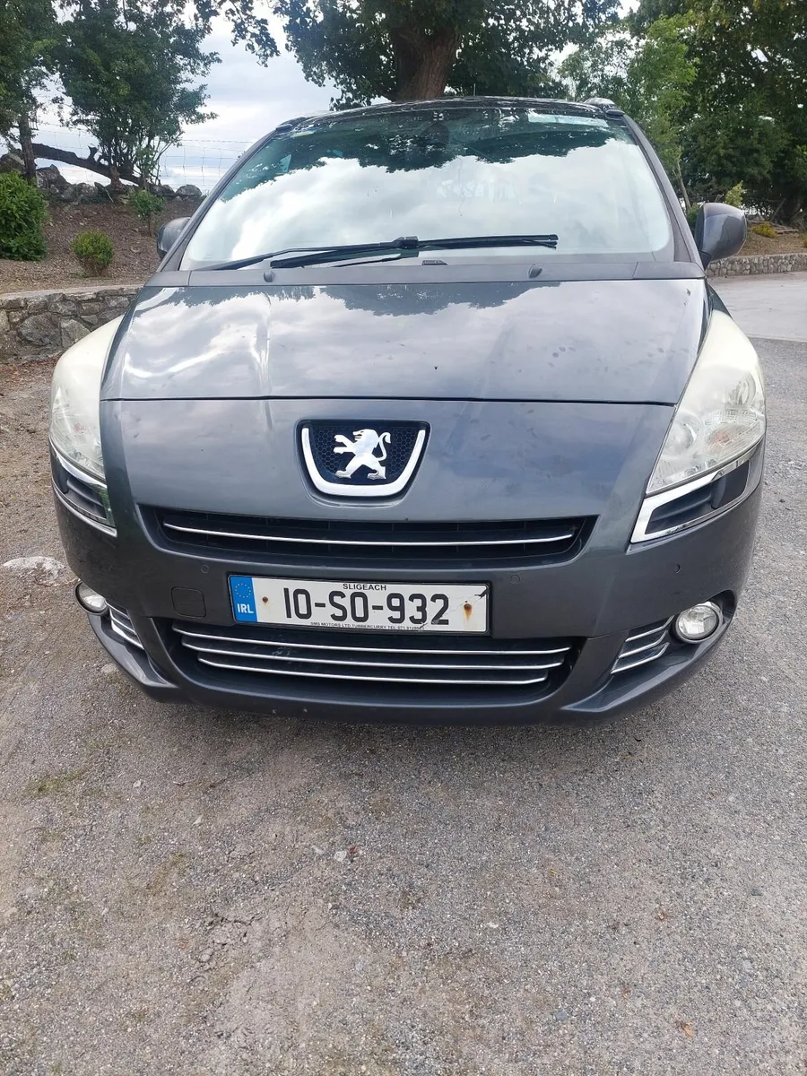 Peugeot 5008 2010 - Image 1