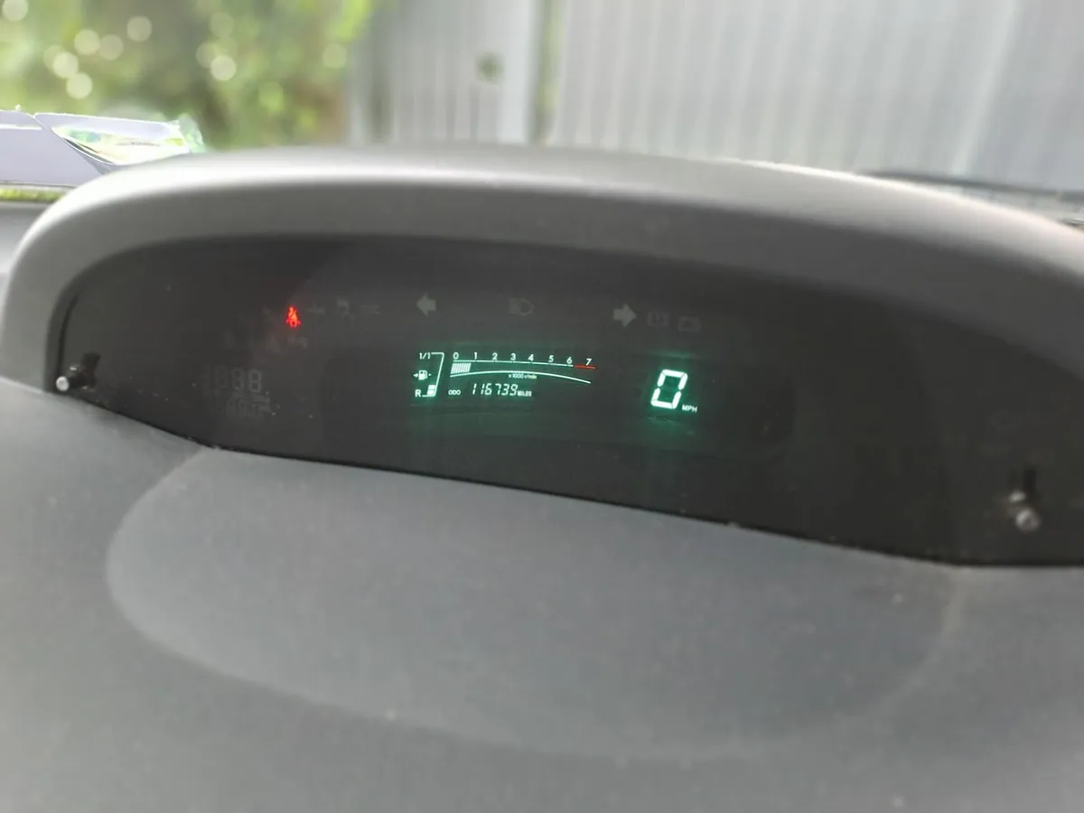 Toyota Yaris 2006 - Image 2