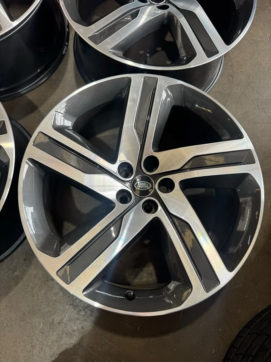22’ GENUINE LANDROVER DISCOVERY ALLOY WHEELS - Image 3