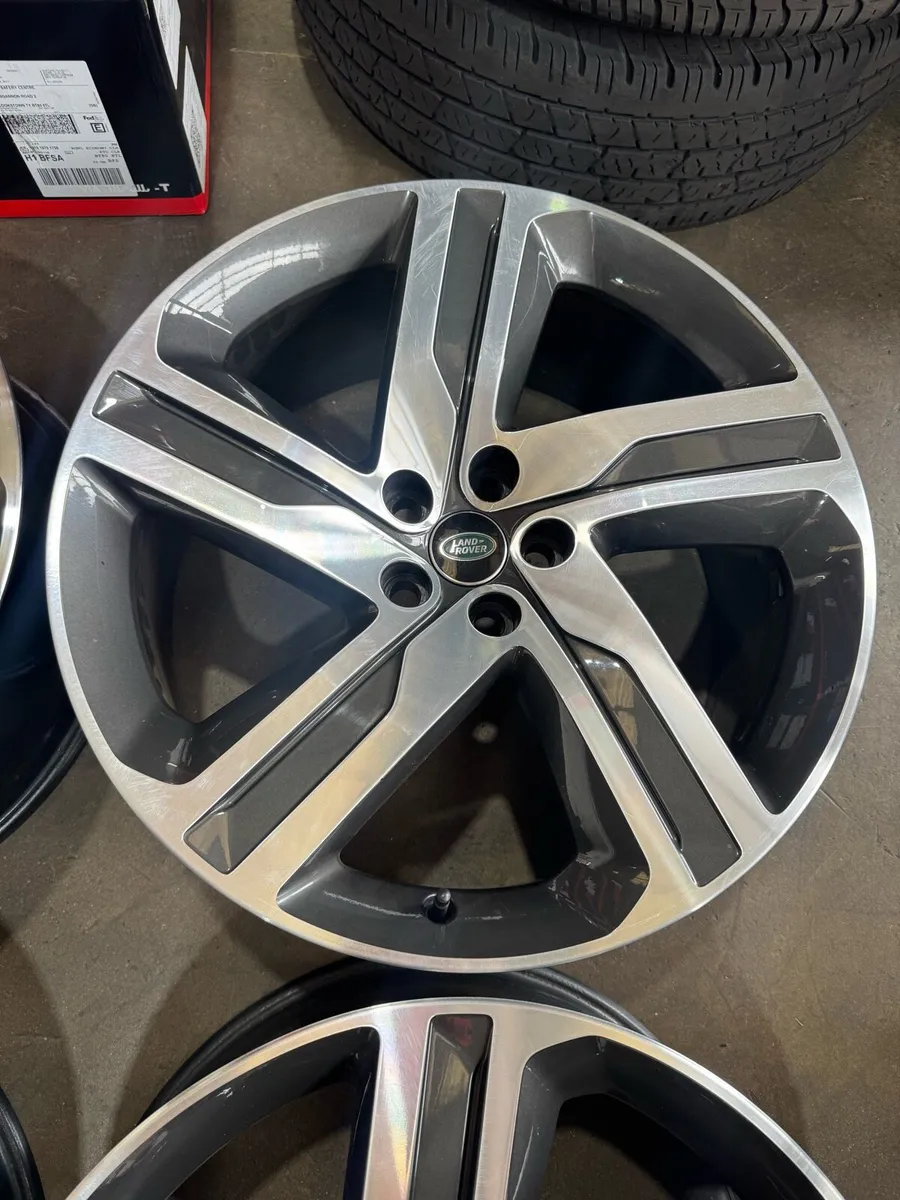 22’ GENUINE LANDROVER DISCOVERY ALLOY WHEELS - Image 4