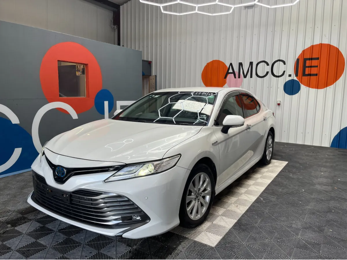 Toyota Camry 2.5 HYRBID / 75k KMs / ADAPTIVE CRUIS - Image 3