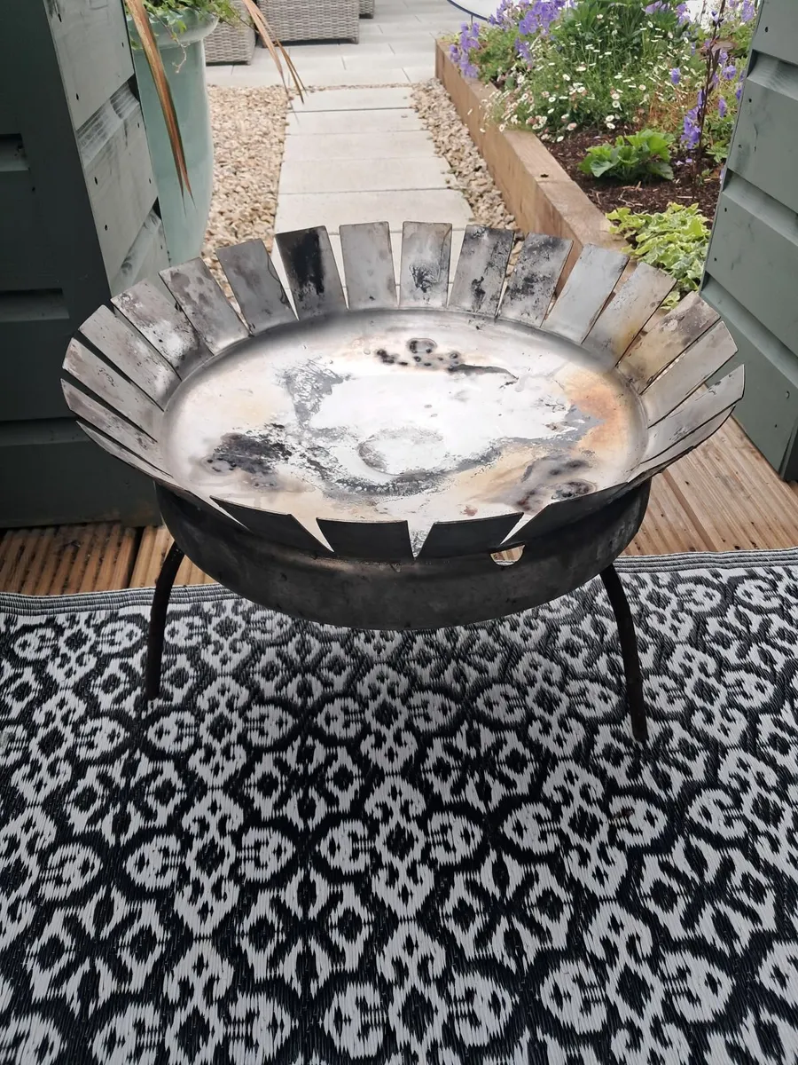 Fire pit - Image 1