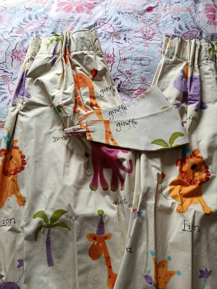 Curtains - Image 2