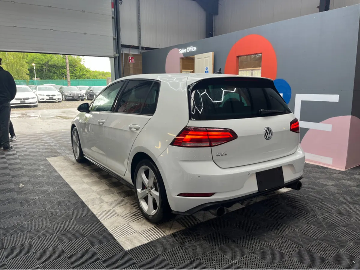 Volkswagen Golf 2.0 GTI / 82k KMs / MANUAL / REVER - Image 4
