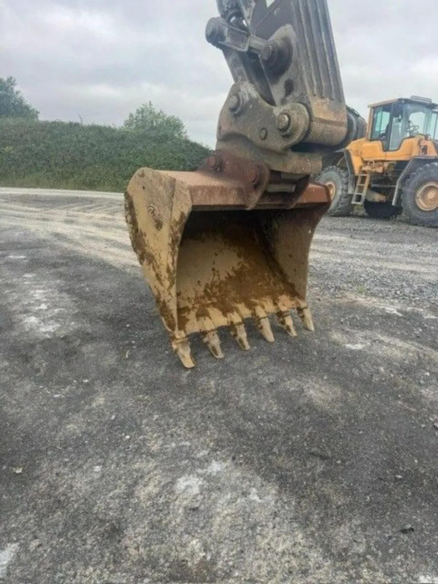 Hyundai HX 210AL 2021 Track Machine - Image 2