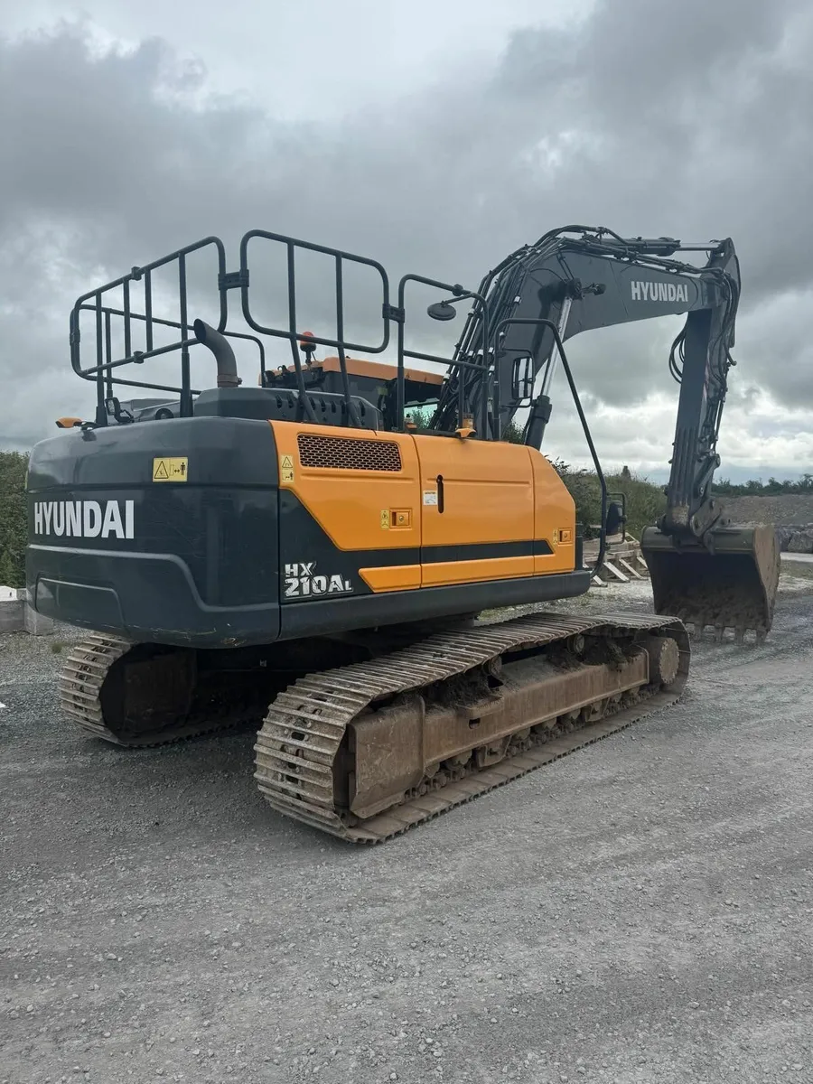 Hyundai HX 210AL 2021 Track Machine - Image 1