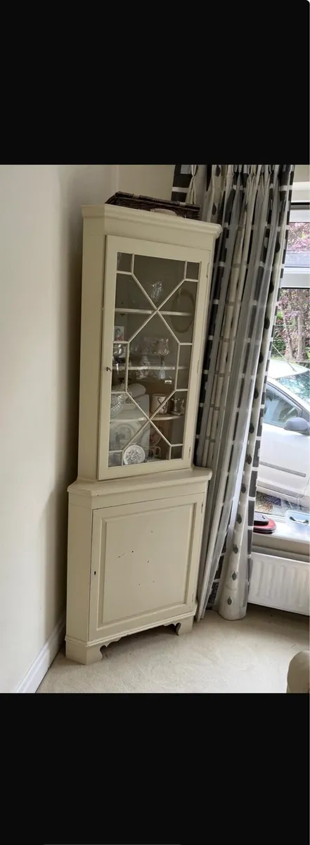 Vintage Corner Display Cabinet – Cream
