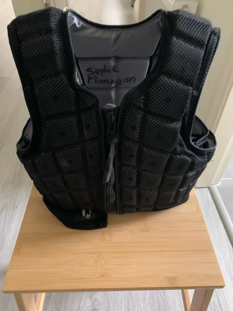 Horse riding helmet and back protector - Image 3