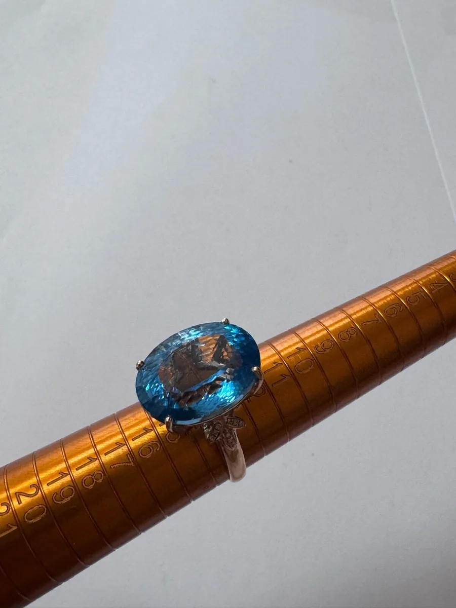 18.4 carat Topaz 18ct gold ring - Image 2