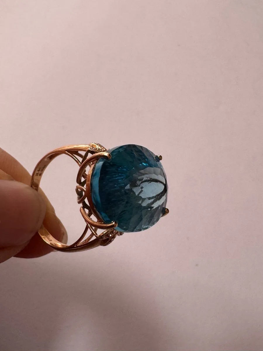 18.4 carat Topaz 18ct gold ring - Image 1