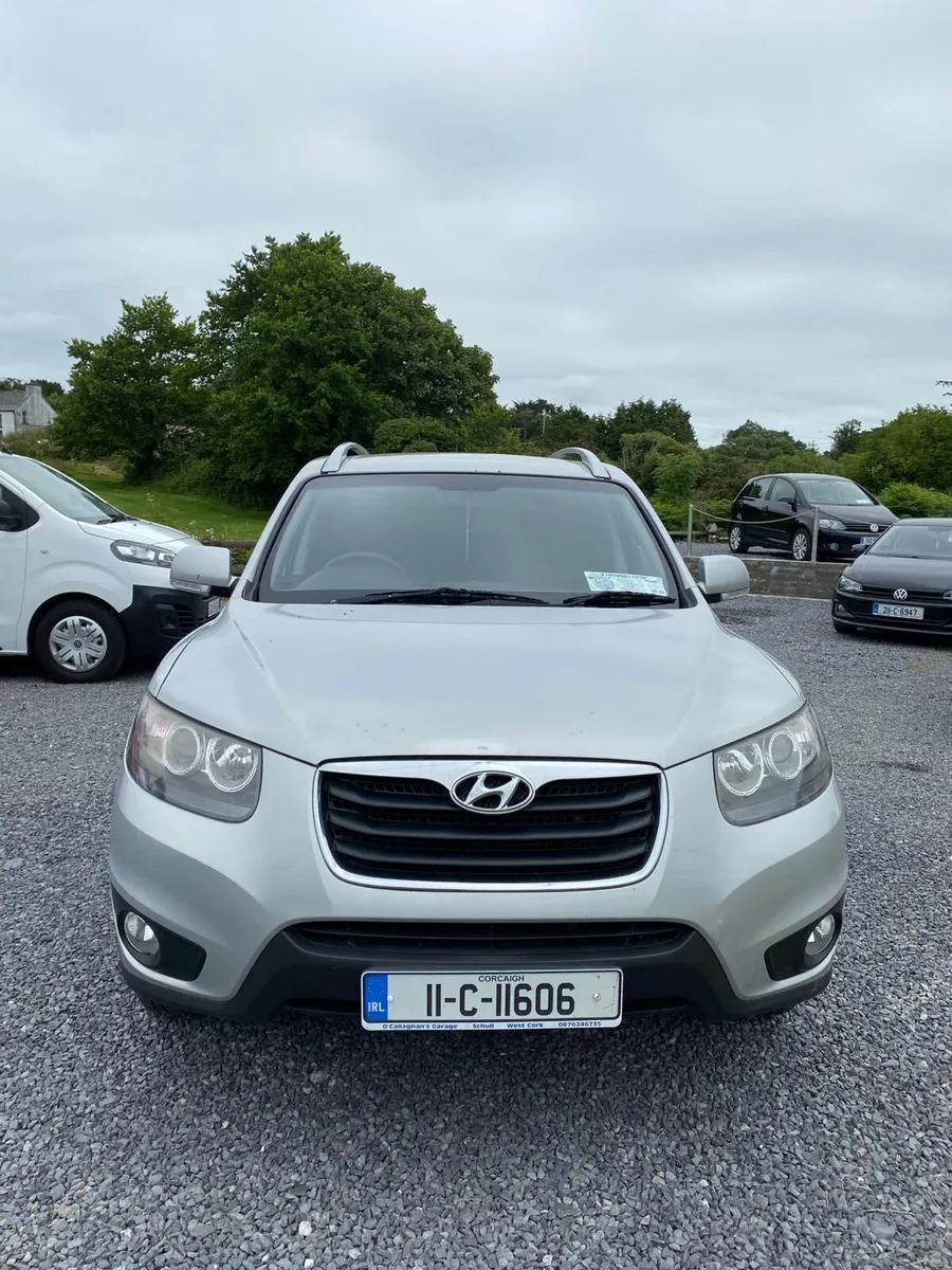 Hyundai Santa Fe 2011 - Image 4