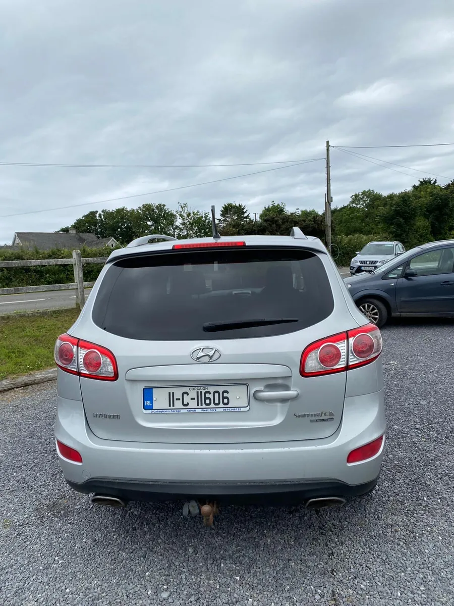 Hyundai Santa Fe 2011 - Image 3