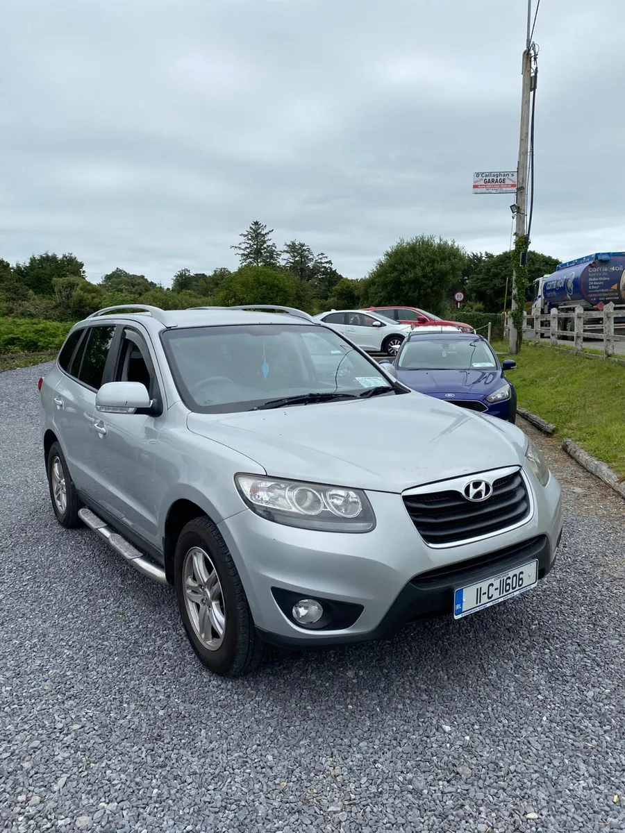 Hyundai Santa Fe 2011 - Image 1