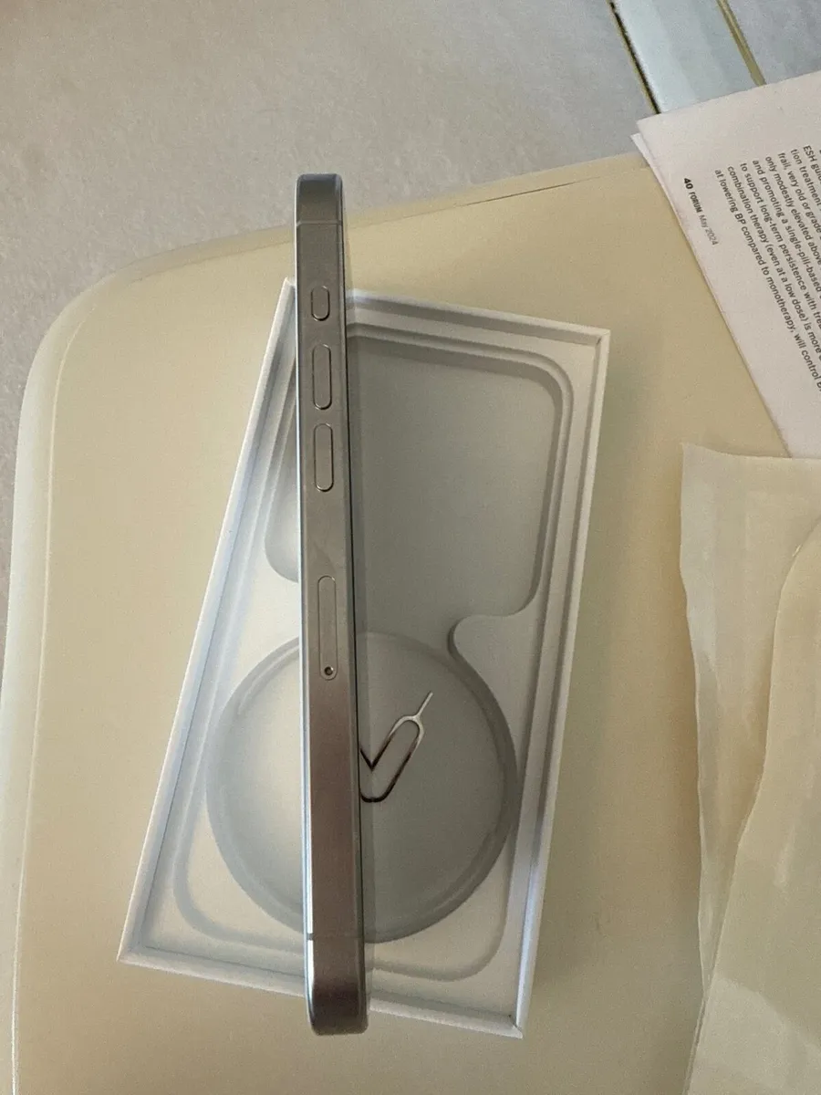 I phone 15 Pro 256gb white - Image 2