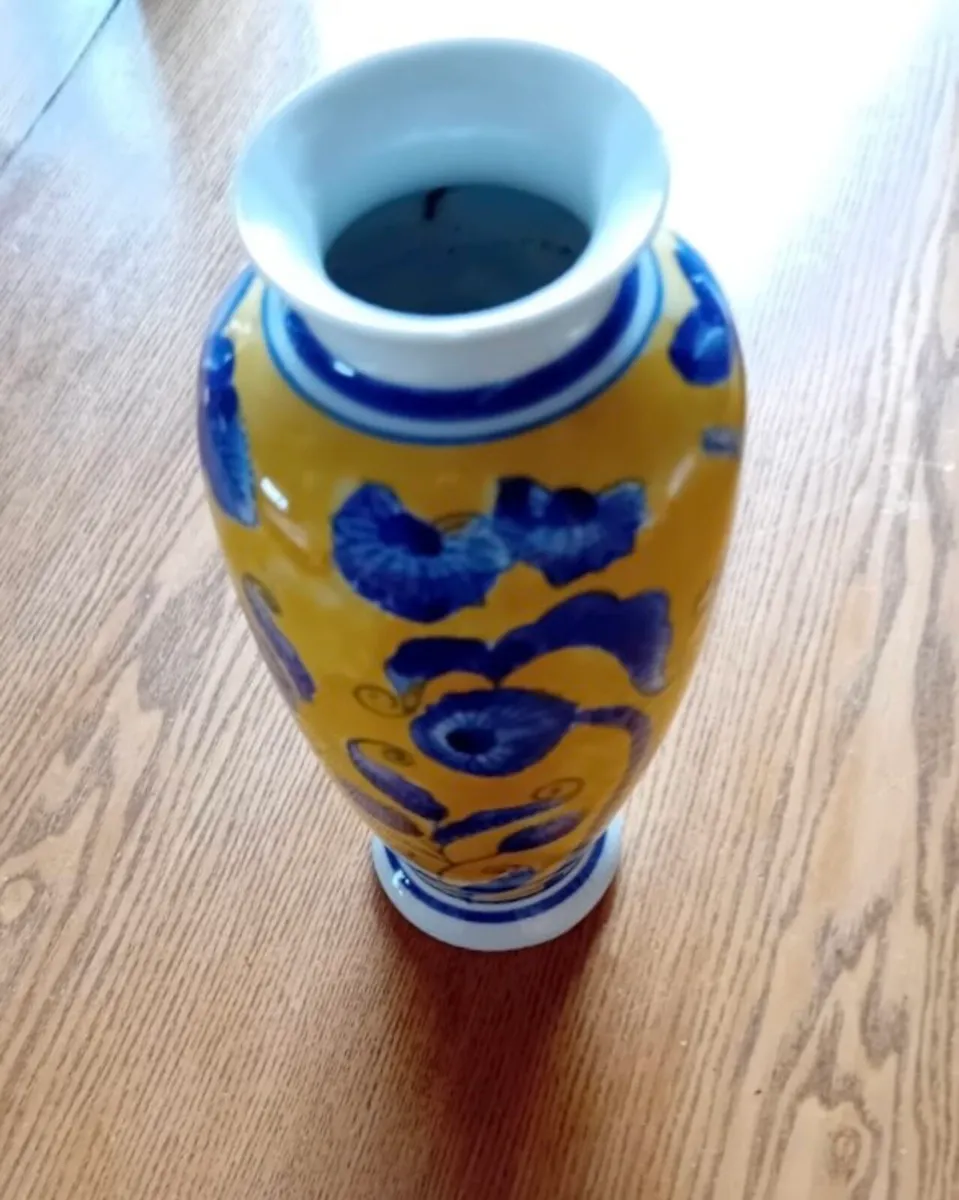Vases - Image 3