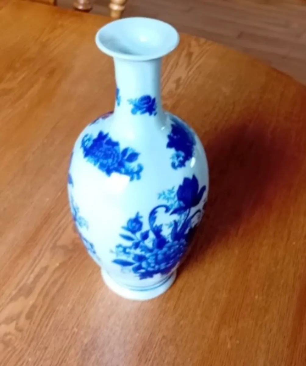 Vases - Image 4