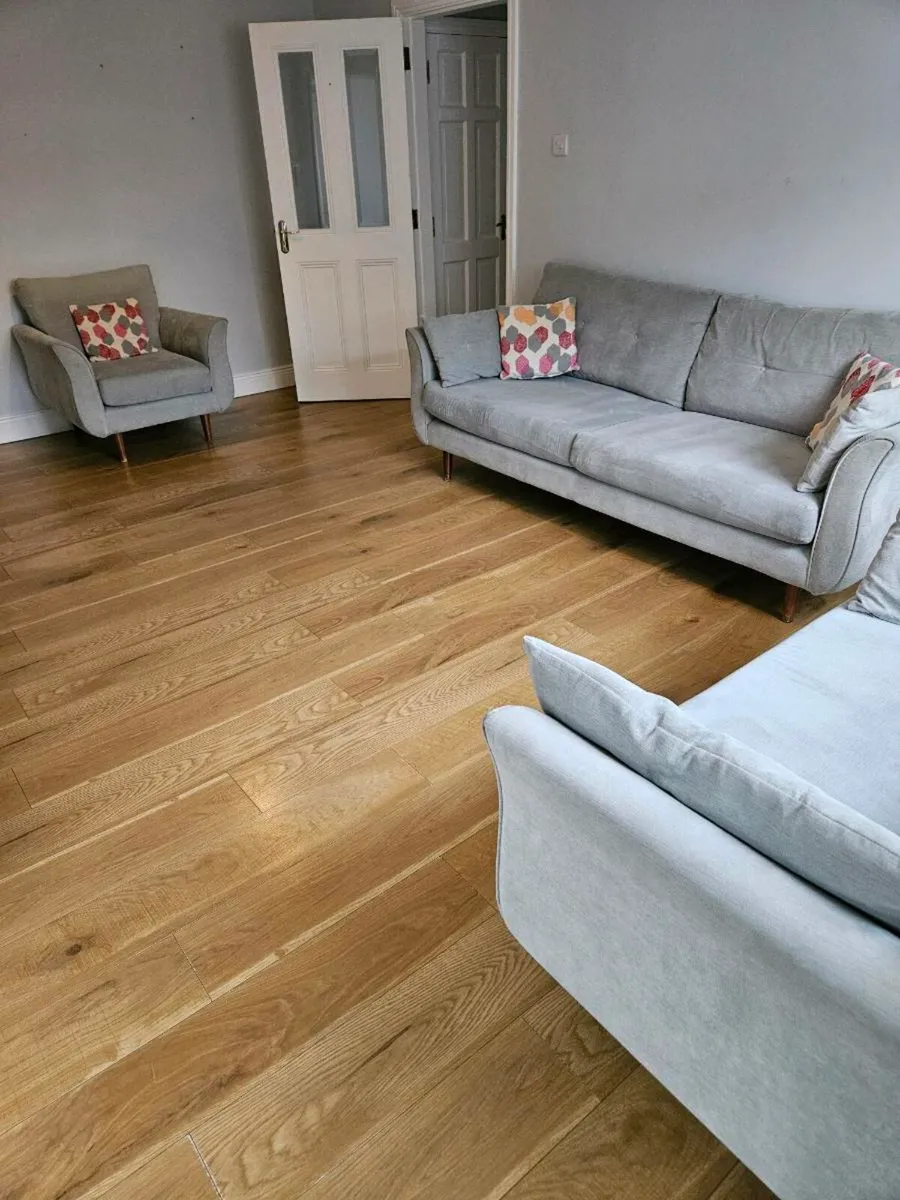 Suite of furniture - Image 1