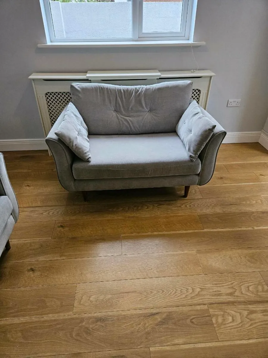 Suite of furniture - Image 2