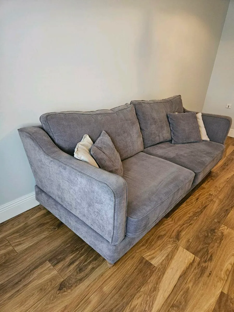 Couch - Image 2