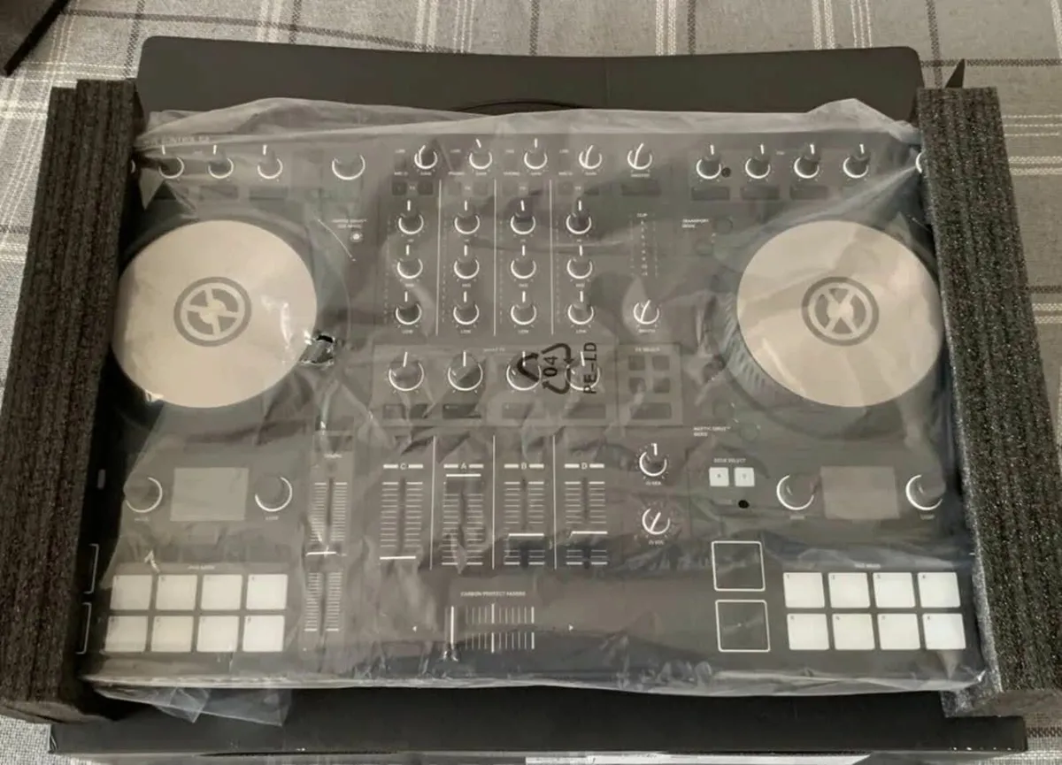 Native Instruments Traktor Kontrol S4 MK3 DJ contr - Image 2