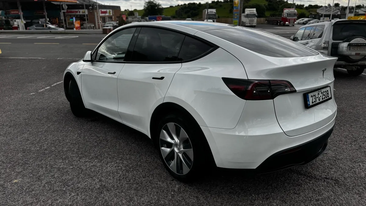 2023 Tesla Model Y RWD - Image 3