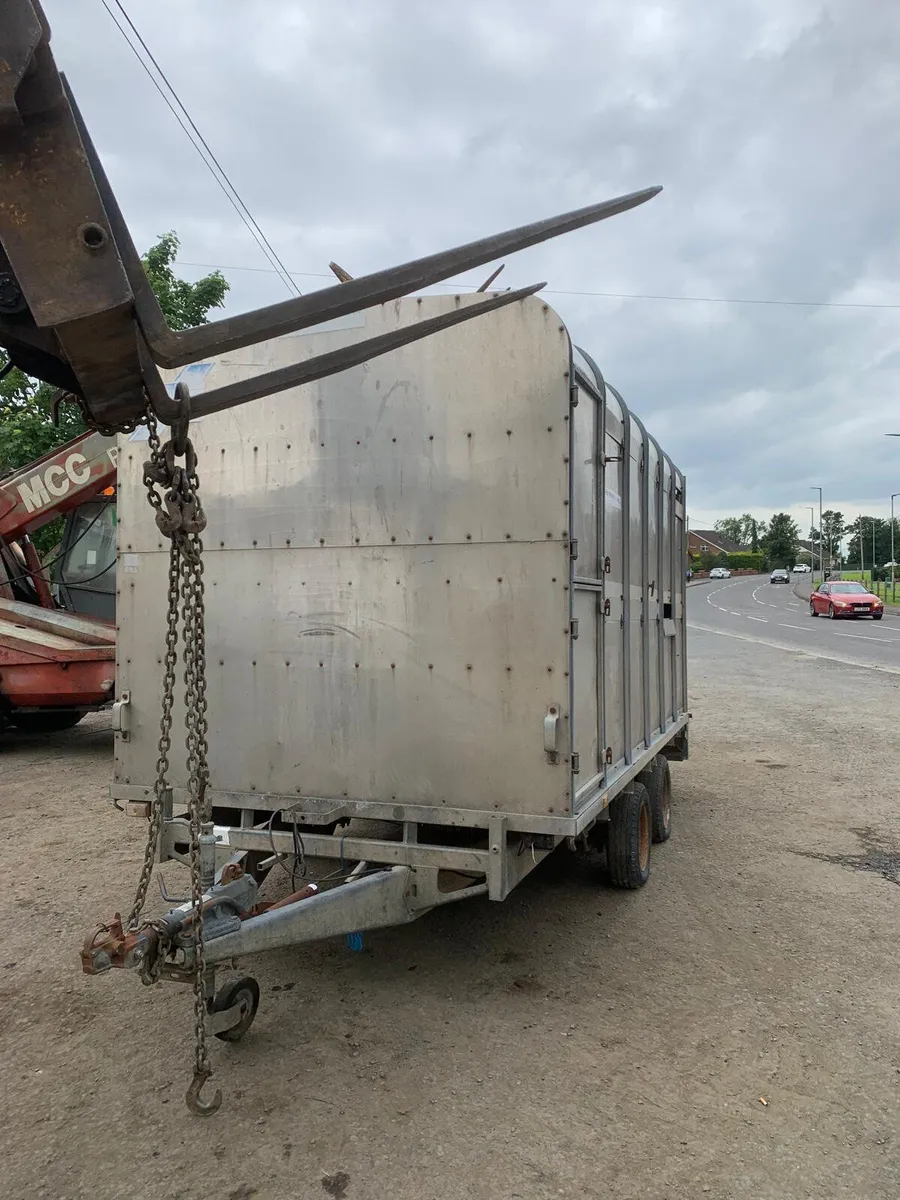 Ifor Williams 12ft demountable cattle trailer - Image 1