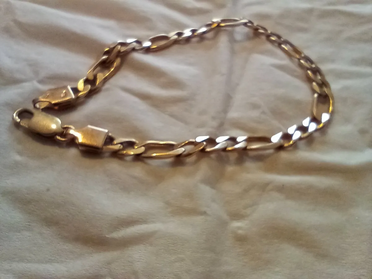 9 CT solid yellow gold Figaro bracelet - Image 1