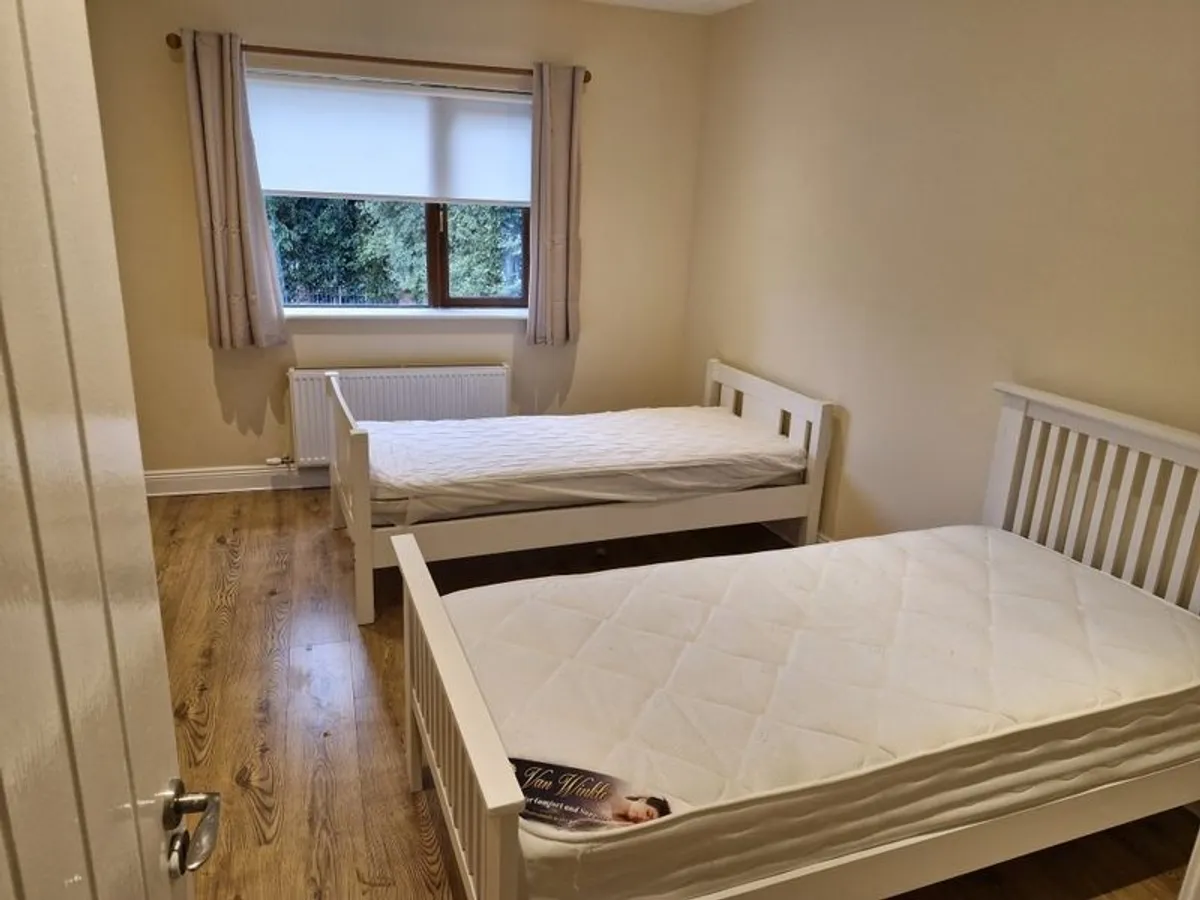 single beds - Image 2