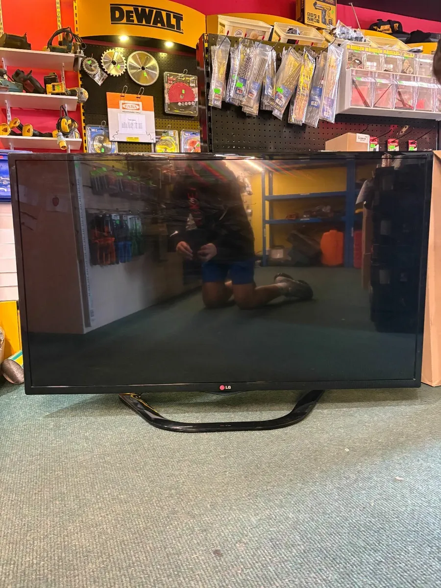 LG 42LN578V 32" inch TV -  FREE - Image 1