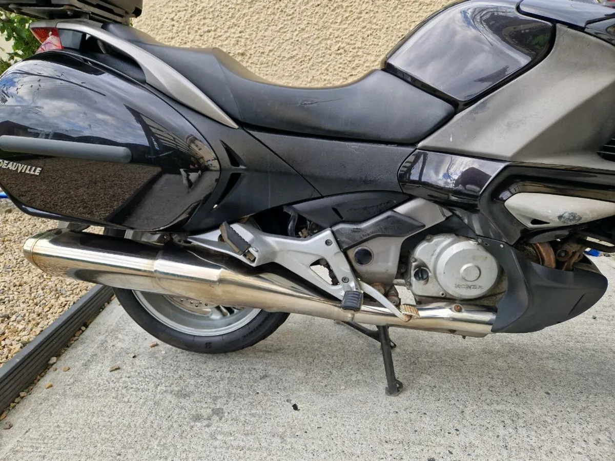 07 Honda Deauville  700 with lots of extras - Image 4