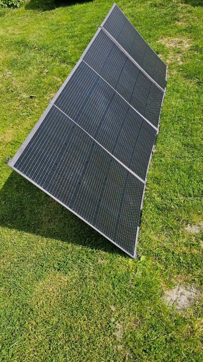Bluetti solar panel, portable. 420W - Image 1