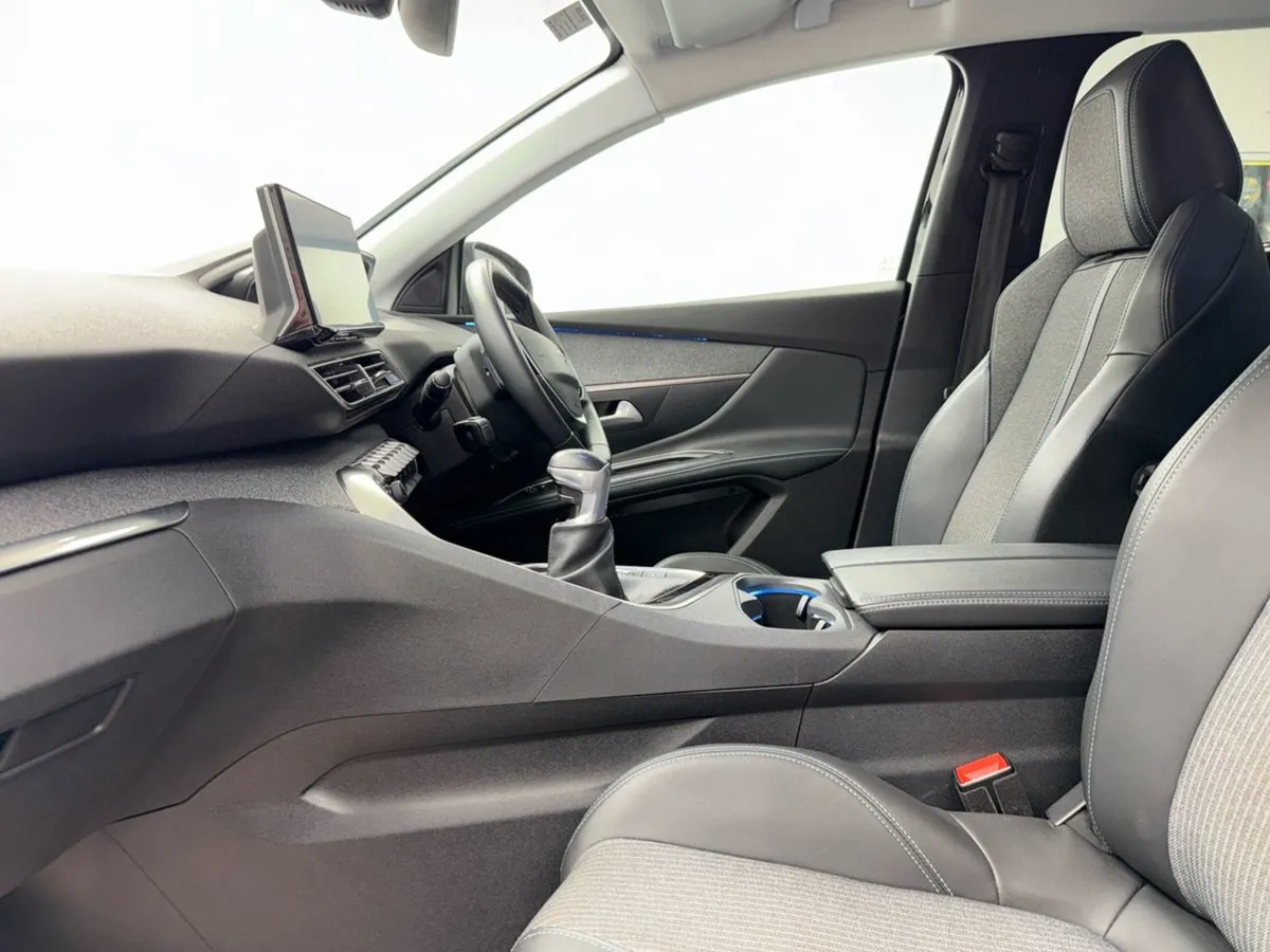 Peugeot 5008 1.5hdi Allure  low Mileage   125 P/W - Image 4